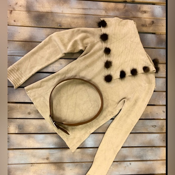 Cyrus of New York Sweater.. Size Small ? Very unique and classy. Sample sweater - Picture 2 of 2